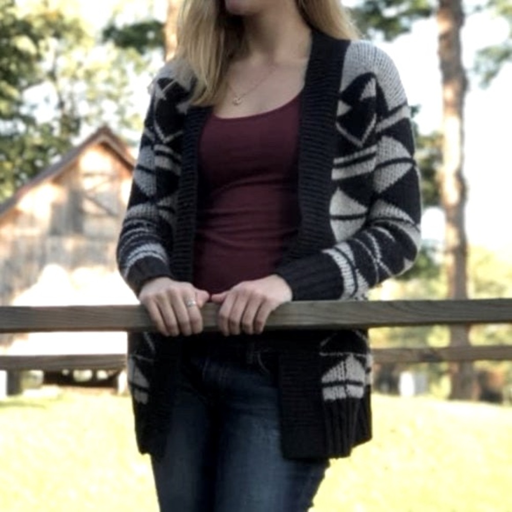 Mossimo White Black Aztec Cardigan with Pockets Size MED